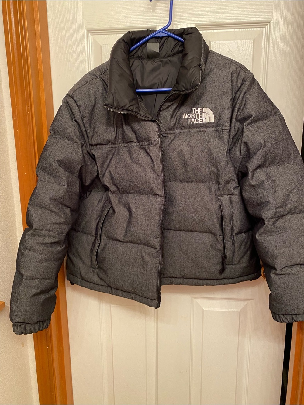 The North Face Women’s Heather Dark Gray Puffer Jacket.Reverse. R-Down.like new